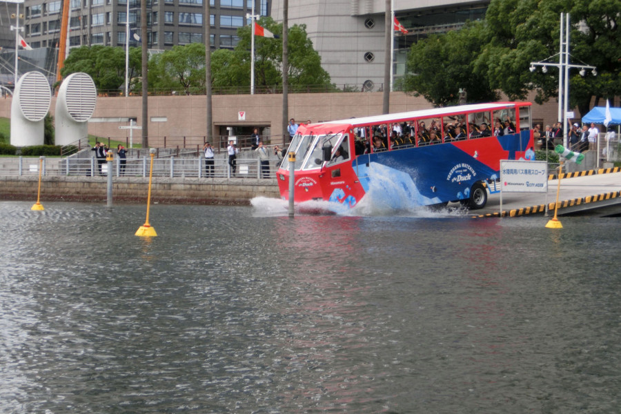 横滨三塔之旅：现代天际线下的历史