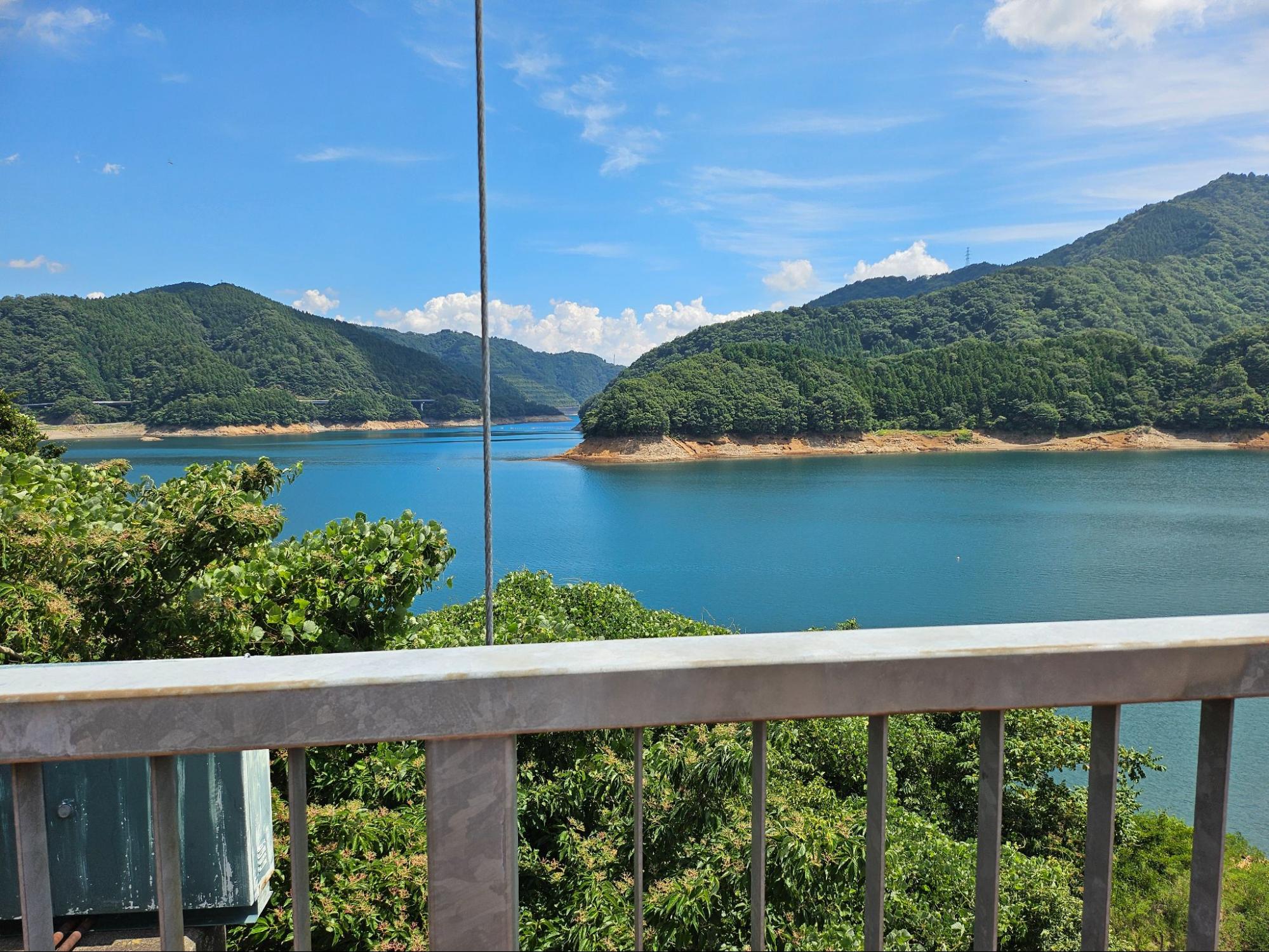 从水之乡大吊桥欣赏宫濑湖美景