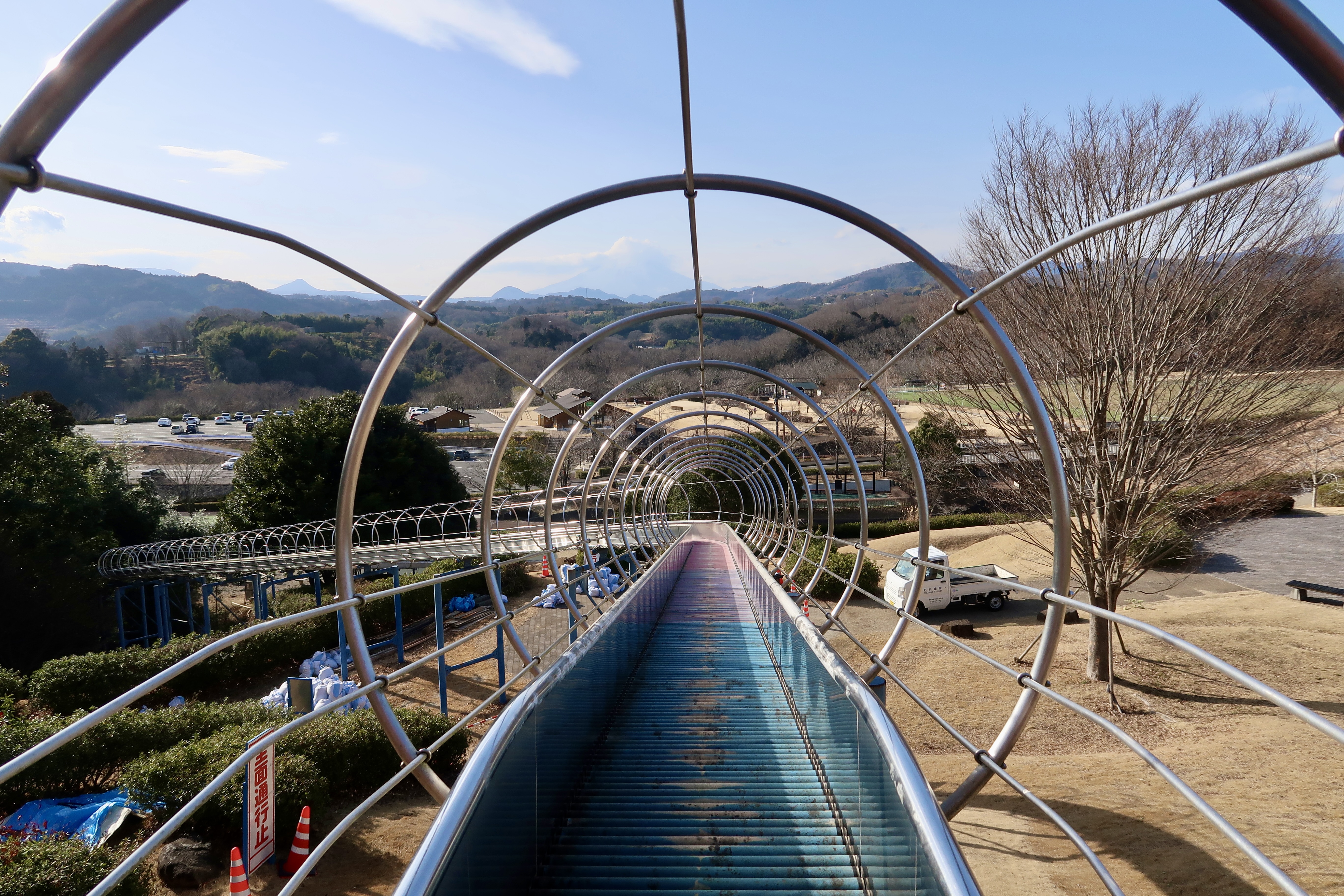 孩子们一定会喜欢中井中央公园独特的滑梯