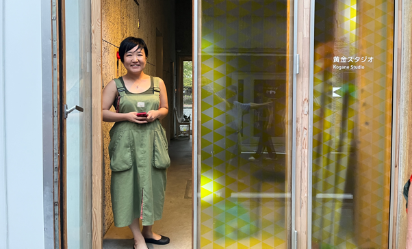 Current Artist specialising in knitted textiles, Azuki Kon. Image credit: Japan-san