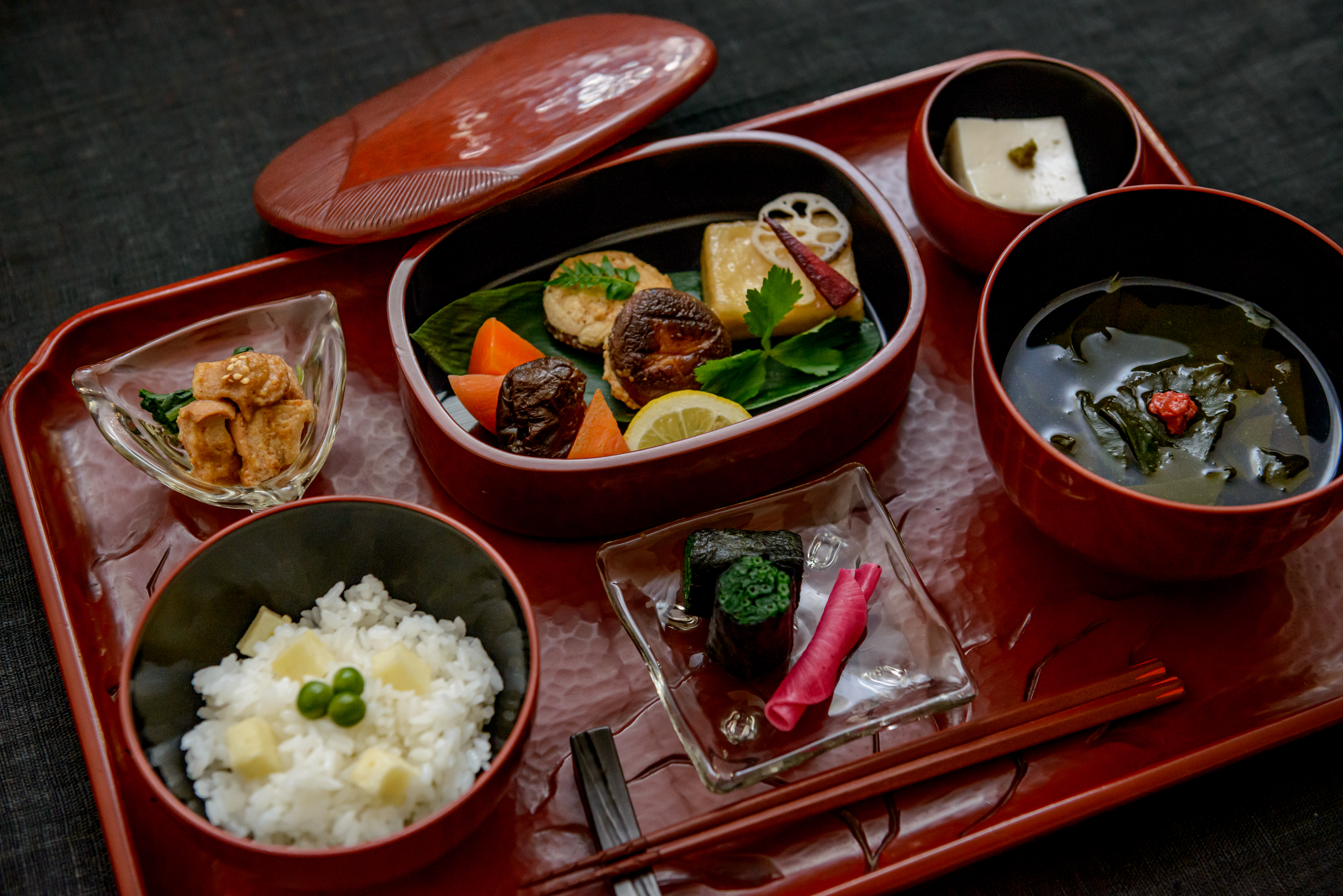 镰仓彫咖啡厅俱利的时令精进御膳午餐套餐（照片由俱利提供）