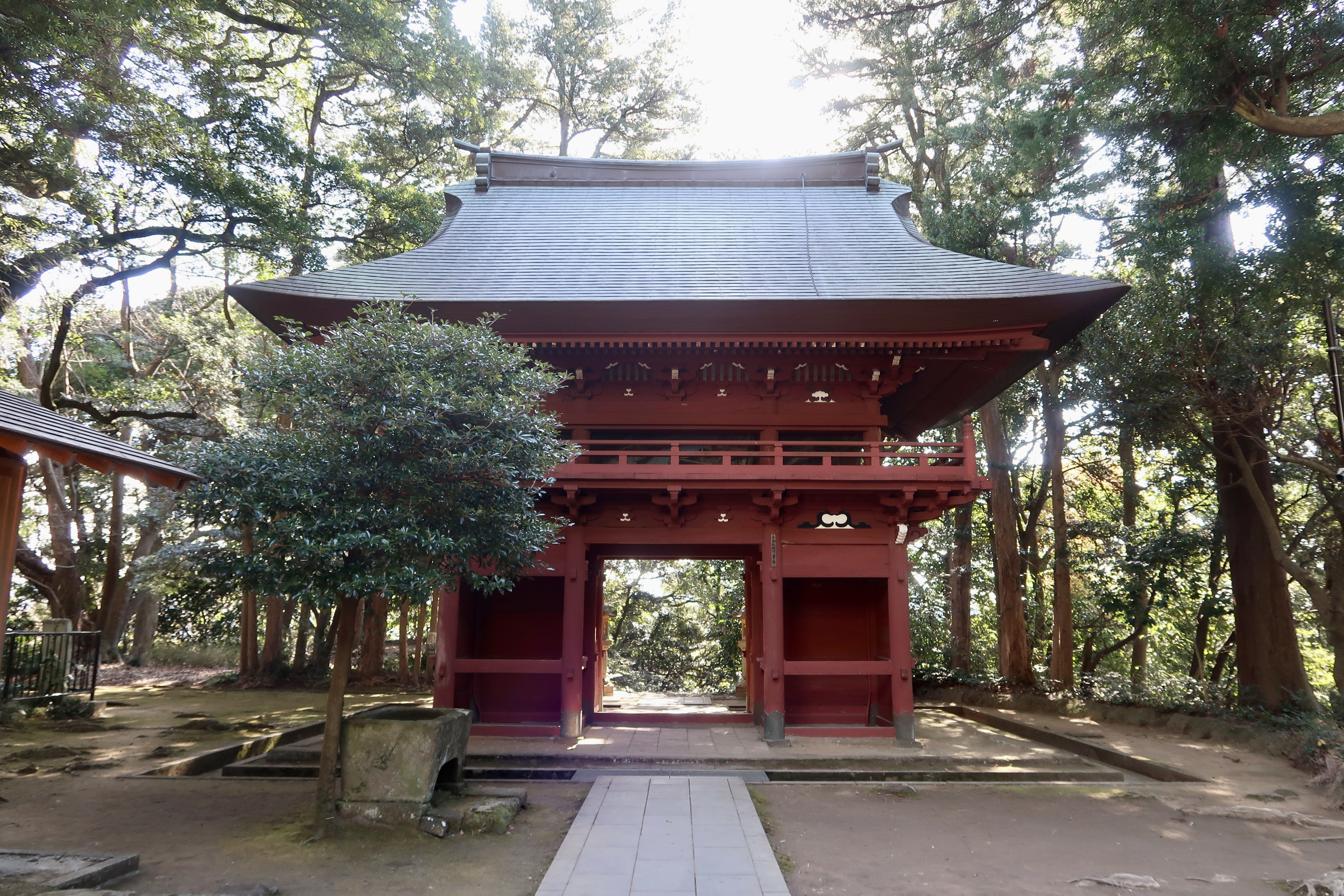 通往药师堂的红门