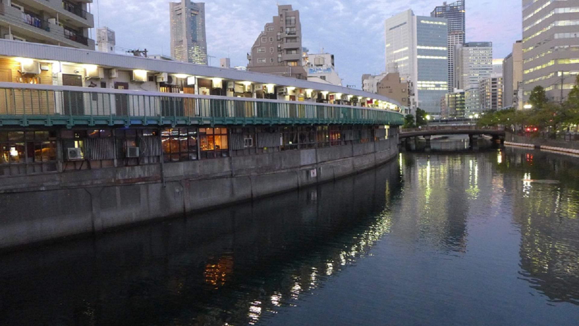 野毛都桥商店街大楼