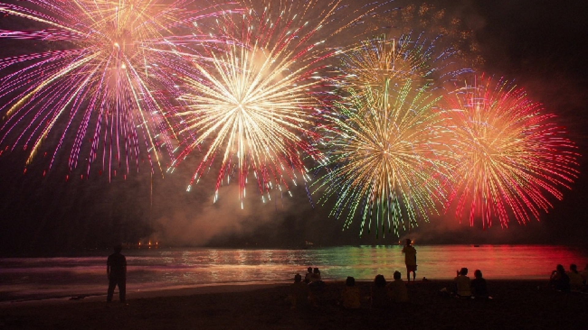 汤河原温泉海上花火大会