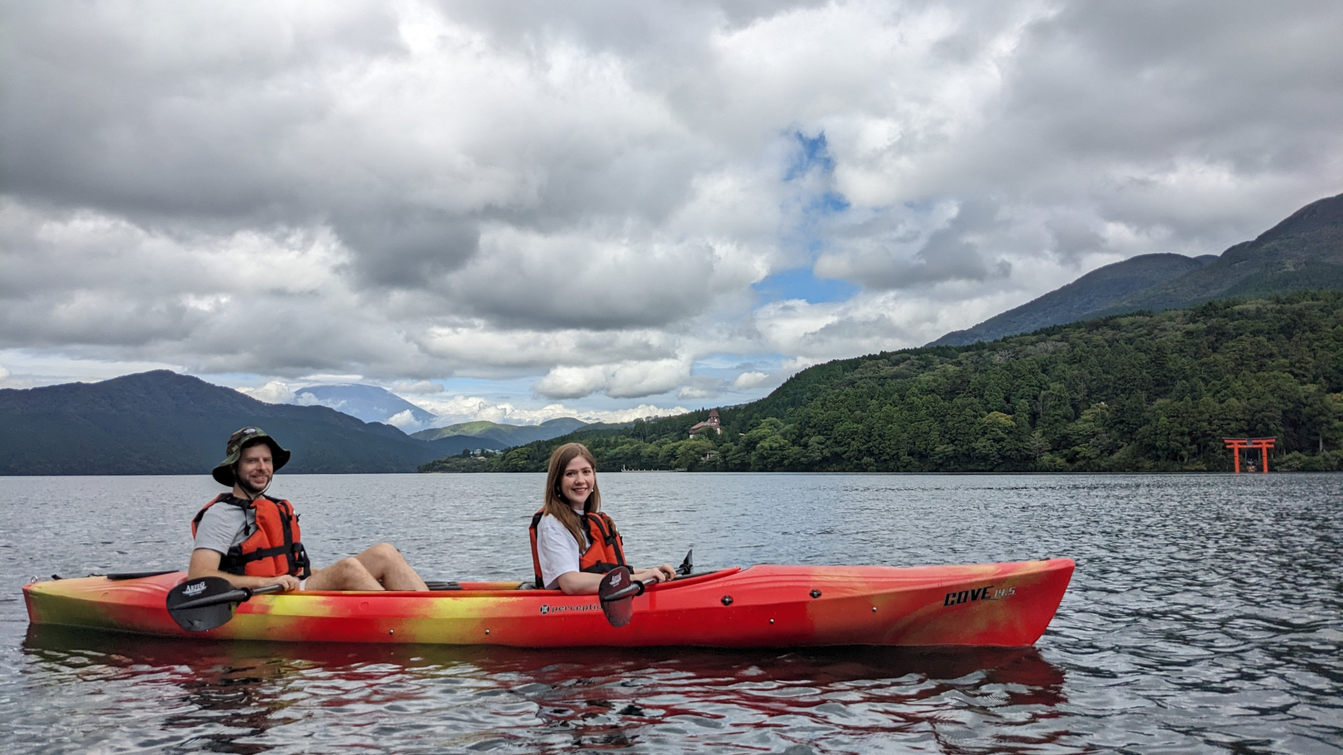 อะชิโนะโกะ คลับ: พายเรือคายัคที่ทะเลสาบอาชิ