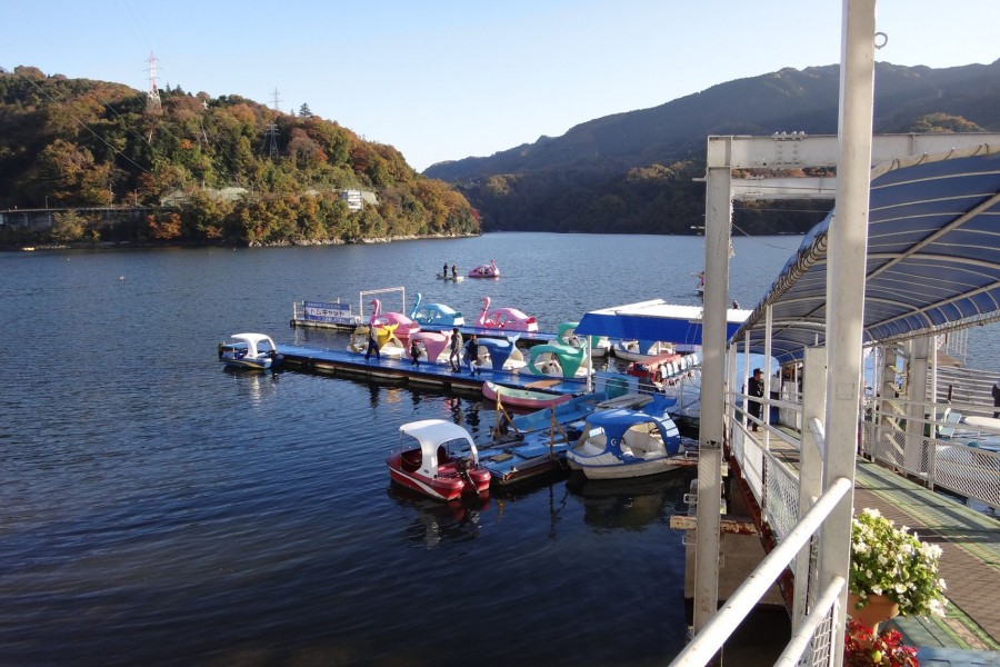 相模湖游览船或者划小船