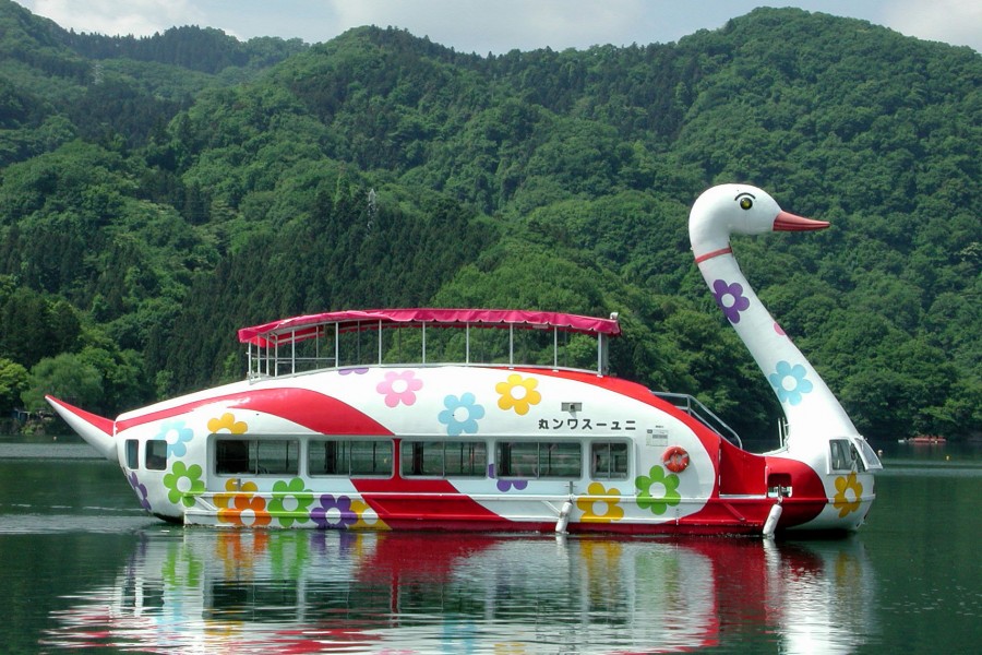 天鹅型游览船「天鹅丸」