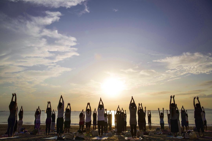 叶山的湘南海滩瑜珈周