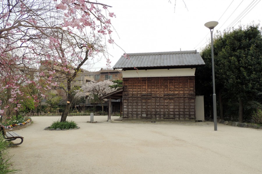 久本药医门公園