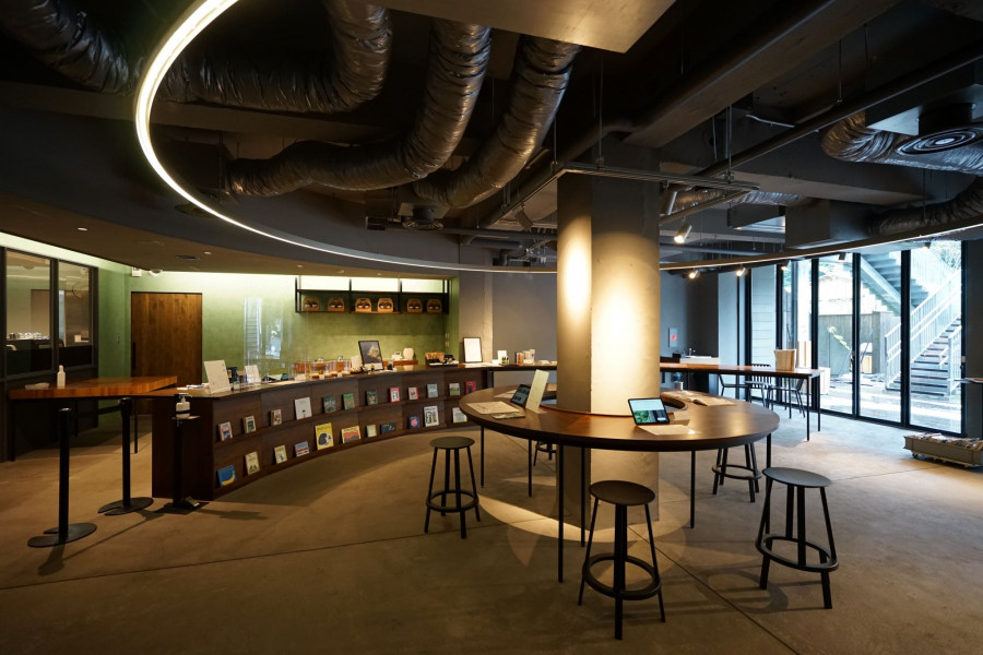 汤河原惣汤 Books and Retreat