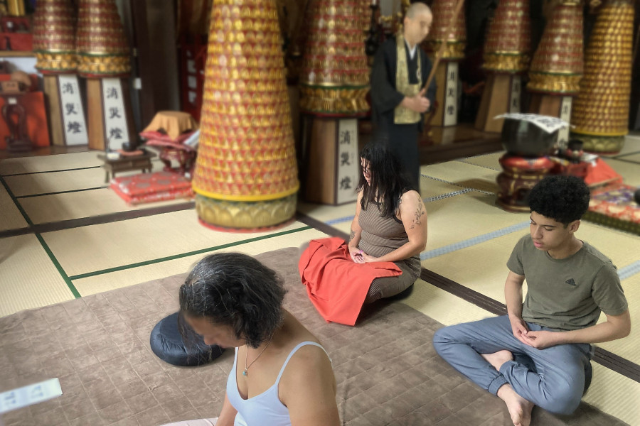 与志愿导览员一起体验箱根手作活动