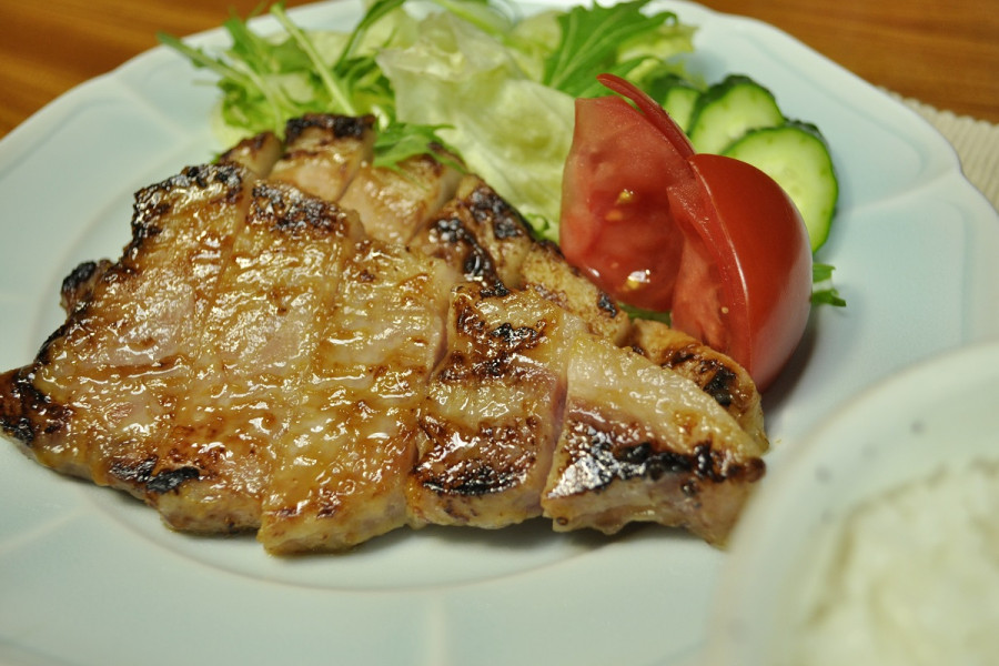 大久保商店（绫濑名产品「Okubo的味噌渍猪肉」贩卖店）