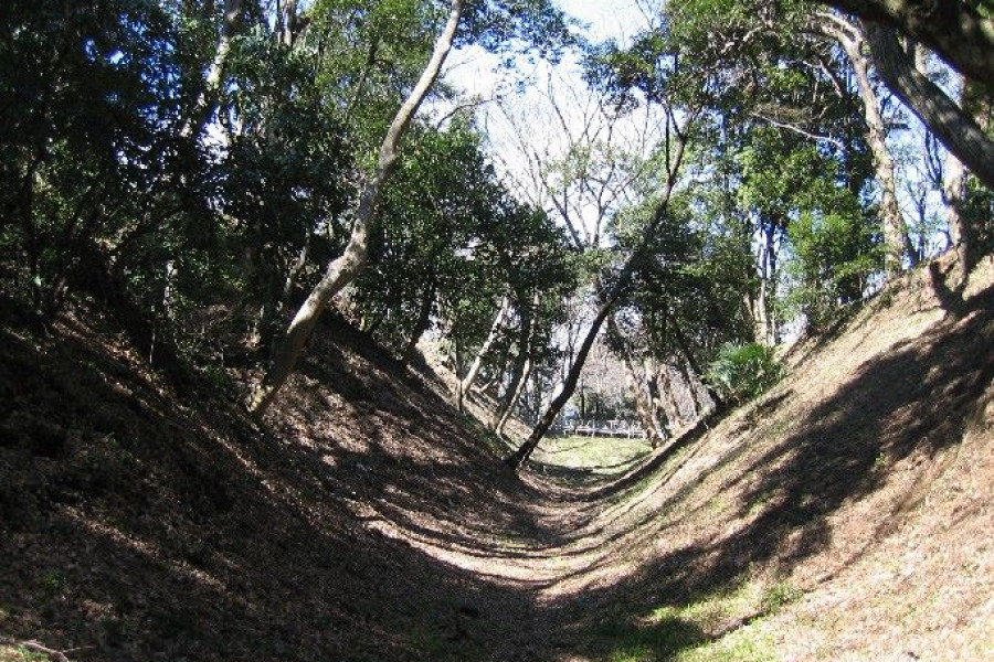 โคะมิเนะ โงะโชะอุโนะ-ได คูเมืองที่แห้งขอดขนาดใหญ่