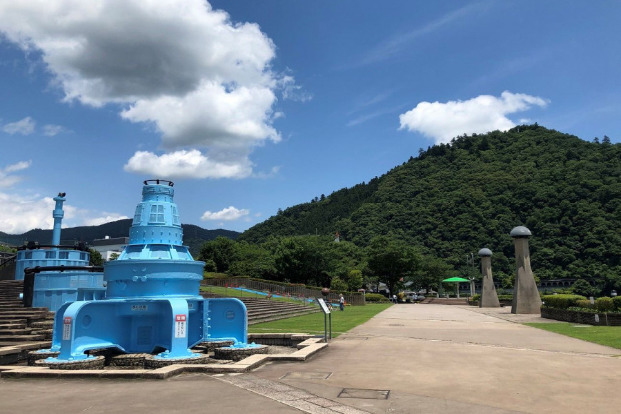 相模湖畔散步（体验昭和复古射击、弹球盘）